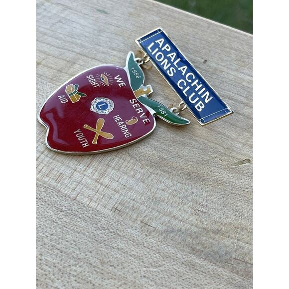 Vintage Lions Club Lapel Pin Apalachin Lions Club We Serve 1956-1981 Apple - Picture 4 of 6